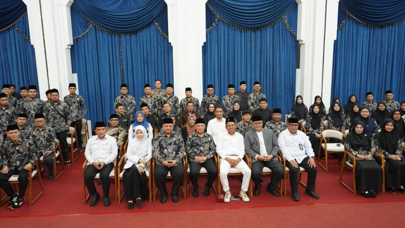 Gubernur Jawa Barat Dedi Mulyadi bersama kafilah Jabar yang mengikuti MTQ Nasional XXXI 2026. (Foto: Humas Jabar)
