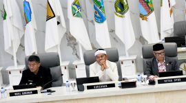 Gubernur Jawa Barat Dedi Mulyadi dan Wakil Gubernur Jawa Barat Erwan Setiawan mengikuti Rapat Paripurna DPRD Jabar di Kota Bandung. (Foto: Humas Jabar)