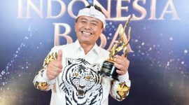 Sekretaris Daerah Jawa Barat Herman Suryatman menerima apresiasi Kompas TV untuk Jawa Barat. (Foto: Humas Jabar) 