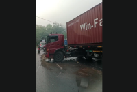 Kecelakaan mobil terjadi di Jalan Nagreg arah Garut-Tasikmalaya, Sabtu (19/9/2026). Kronologi dan kondisi korban masih menunggu informasi resmi. (Tangkapan Layar Netizen)