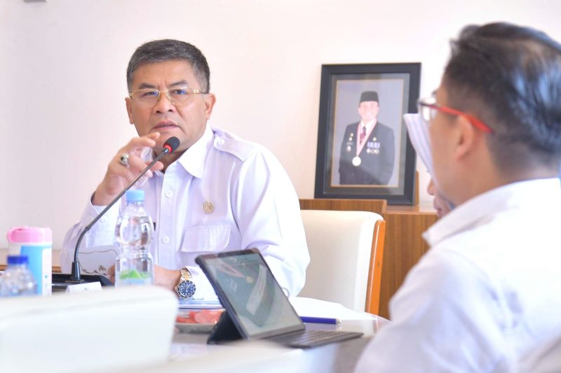 Wakil Gubernur Jawa Barat Erwan Setiawan menargetkan seluruh 27 kabupaten/kota di Jawa Barat terhubung dengan agen perlindungan sosial pada awal 2027. (Humas Jabar)