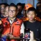 Gubernur Banten Andra Soni Doakan dan Dampingi Keluarga Jurnalis di Posko SAR Carita (Istw)