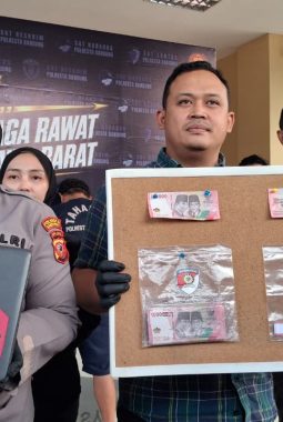 Polresta Bandung Ungkap Produksi Uang Palsu Rp300 Juta, Dua Kakak Beradik Diamankan