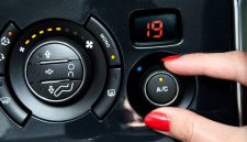 Cara operasikan AC mobil. Sebagai ilustrasi [Shutterstock]. 