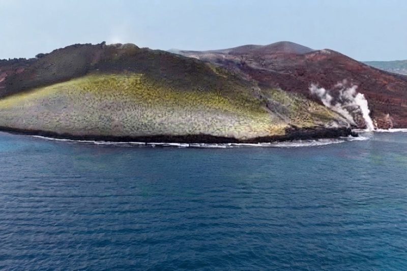 Kondisi terkini Gunung anak Krakatau setelah sepekan tak erupsi. Foto diambil dari drone KN SAR 247 TETUKA, Rabu (16/9/2026) (Dok. KN SAR 247 TETUKA)