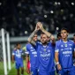 Pemain Persib Bandung berduel dengan pemain Bali United di Stadion Gelora Bandung Lautan Api (GBLA)