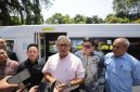 Wali Kota Bandung Muhammad Farhan menegaskan, pengadaan armada angkot listrik ini tidak menggunakan APBD, melainkan murni bergulir secara bisnis antar-pelaku usaha (business-to-business).(Humas Kota Bandung)