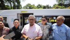 Wali Kota Bandung Muhammad Farhan menegaskan, pengadaan armada angkot listrik ini tidak menggunakan APBD, melainkan murni bergulir secara bisnis antar-pelaku usaha (business-to-business).(Humas Kota Bandung)