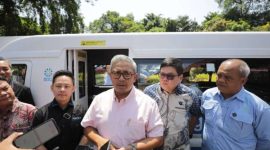 Wali Kota Bandung Muhammad Farhan menegaskan, pengadaan armada angkot listrik ini tidak menggunakan APBD, melainkan murni bergulir secara bisnis antar-pelaku usaha (business-to-business).(Humas Kota Bandung)