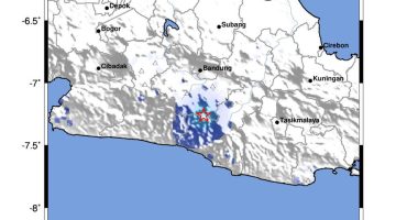 Wilayah Kabupaten Bandung, Jawa Barat, dilanda rangkaian aktivitas seismik yang terhitung cukup intensif pada Rabu (16/9/2026). Badan Meteorologi, Klimatologi, dan Geofisika (BMKG) mencatat sebanyak 26 kali gempa bumi mengguncang wilayah tersebut sejak pagi hingga sore hari.
