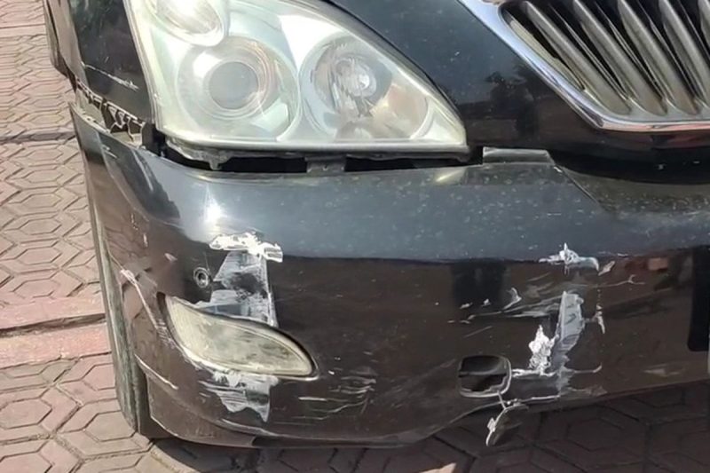 Seorang pemuda berinisial G (18) nekat mengemudikan kendaraan roda empat secara ugal-ugalan di Jalan Leuwidulang, Desa Sukamaju, Kecamatan Majalaya, Kabupaten Bandung, Jawa Barat.(Dokumen Polsek Majalaya)
