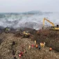 Anggota lintas instansi memadamkan kebakaran TPAS Galuga di Kecamatan Cibungbulang, Kabupaten Bogor, Kamis (10/9/2026). /Antara/M Fikri Setiawan/
