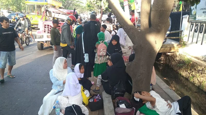 Suasana dan kendaraan odong-odong yang terlibat kecelakaan. (Istimewa)
