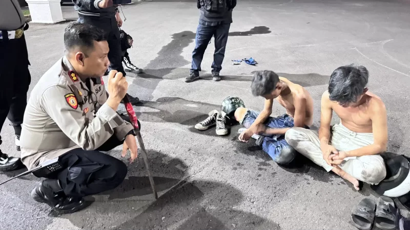 Polisi tangkap diduga geng motor yang bikin resah warga. (Dok. Polrestabes Bandung)
