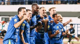 Para pemain Persib merayakan kemenangan 3-1 atas PSM Makassar di Stadion GBLA, Minggu (6/9/2026). (Foto: persib.co.id)