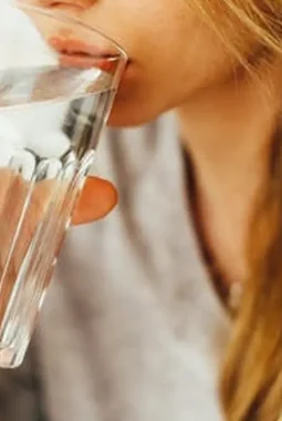 Kurang Minum Air Bisa Bikin Jantung Berdebar, Ini Penjelasannya
