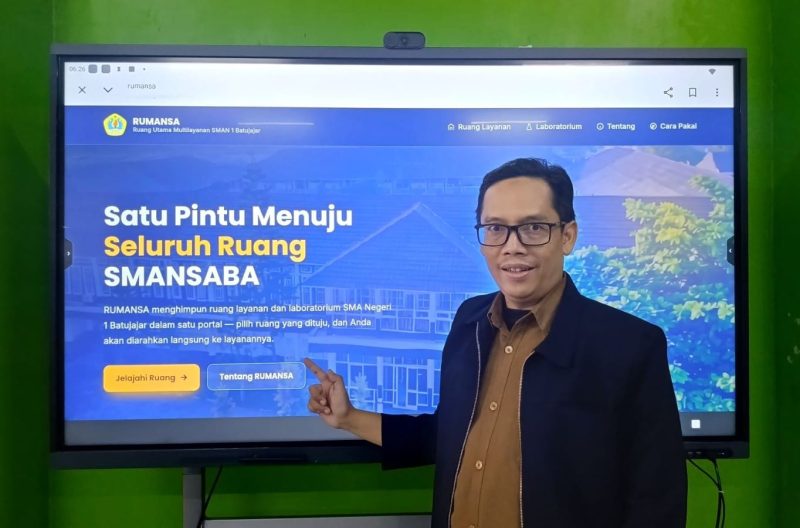 Deni Cendrianto, guru Biologi sekaligus ketua tim pengembang RUMANSA di SMAN 1 Batujajar, Kabupaten Bandung Barat. (Dok. Deni Cendrianto)