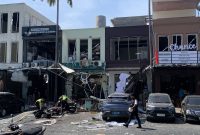 Kondisi pasca ledakan di Ruko San Antonio, Pakuwon City Surabaya, Selasa (6/10/2026) (KOMPAS.com/DIKI FEBRIANTO)
