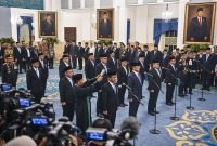 Presiden Prabowo Subianto melantik sejumlah Menteri, Wamen dan Kepala Lembaga Kebinet Merah Putih di Istana Negara, Jakarta, Kamis (1/10/2026)