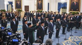 Presiden Prabowo Subianto melantik sejumlah Menteri, Wamen dan Kepala Lembaga Kebinet Merah Putih di Istana Negara, Jakarta, Kamis (1/10/2026)