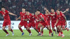 Pemain Timnas Indonesia melakukan selebrasi setelah menang adu penalti atas Thailand dalam laga final FIFA ASEAN Cup 2026 di Stadion Utama Gelora Bung Karno, Jakarta, Senin (5/10/2026).(KOMPAS.com/ADIL NURSALAM)
