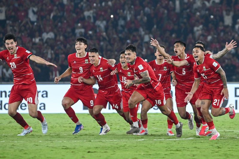 Pemain Timnas Indonesia melakukan selebrasi setelah menang adu penalti atas Thailand dalam laga final FIFA ASEAN Cup 2026 di Stadion Utama Gelora Bung Karno, Jakarta, Senin (5/10/2026).(KOMPAS.com/ADIL NURSALAM)
